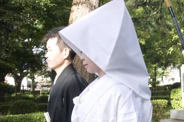 Сватбена агенция доставя и гости