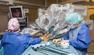 Хората над 70 години не са толкова склонни да поверят живота си на робот