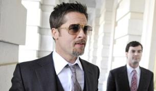 Брад Пит се оказва особено ефективен в борбата на омската полиция да намали броя на пътните инциденти