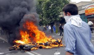 Сблъсъци в Техеран след изборната победа на Ахмадинеджад