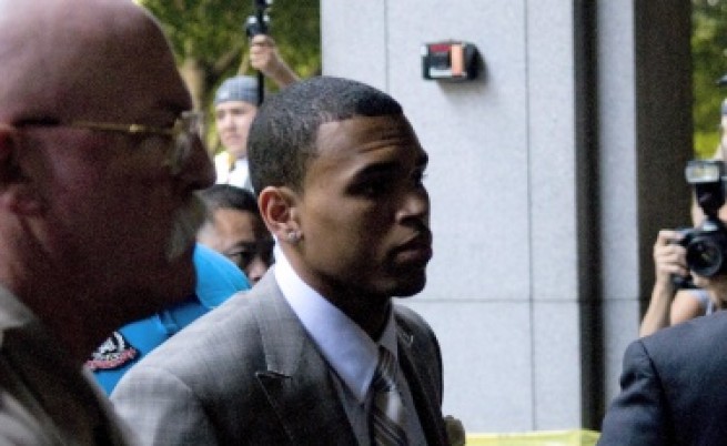 Крис Браун сключи споразумение със съда, отърва затвора