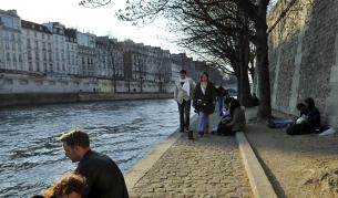 Много французи обичат и просто да си полежат до бреговете на Сена.