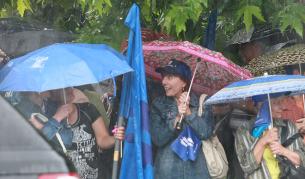 Въпреки дъжда много хора подкрепиха протеста