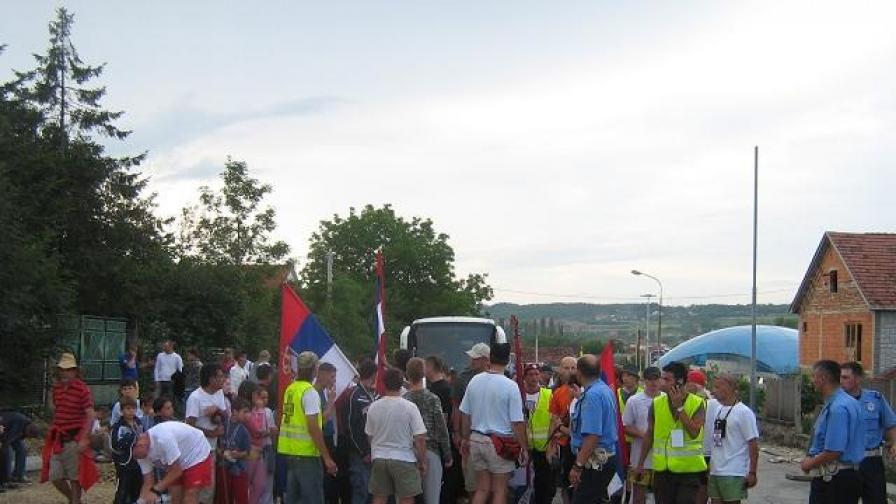 Сърби хвърлят камъни по сръбски министри