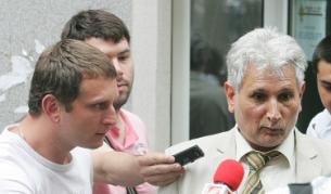 Филипов, заобиколен от журналисти