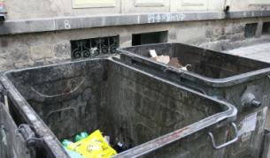 Родителите нямали пари и затова изоставили детето си в кофа