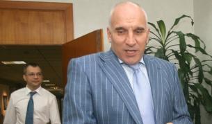 Недостигът на чуждестранен капитал ще да се отрази по-тежко върху българската икономика, отколкото върху останалите нововъзникващи пазари, казва Левон Хампарцумян