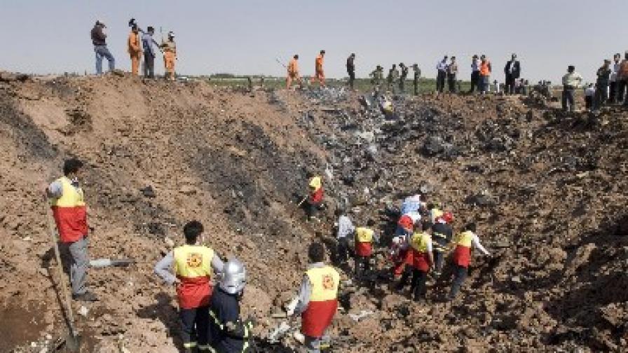 Самолет "Туполев" се разби в северозападен Иран