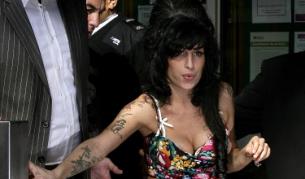 Ейми Уайнхаус сложи край на брака си с Блейк Фийлдър-Сивил. Дали това ще я върне в правия път?