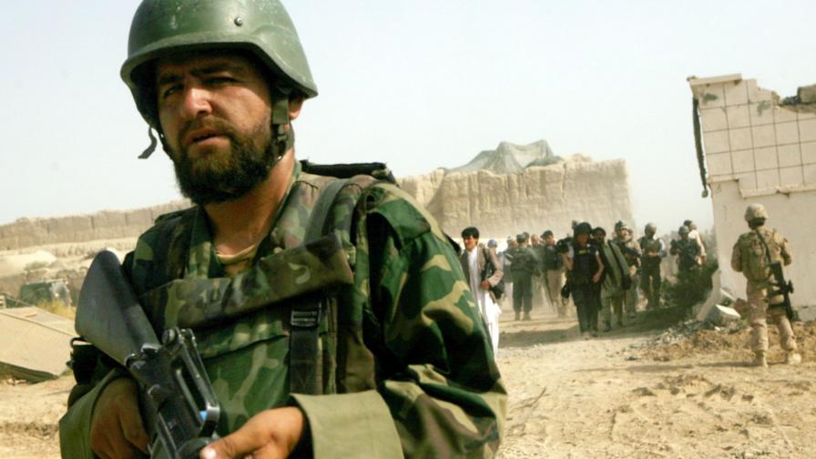 Афганистанската армия бори талибаните с исляма