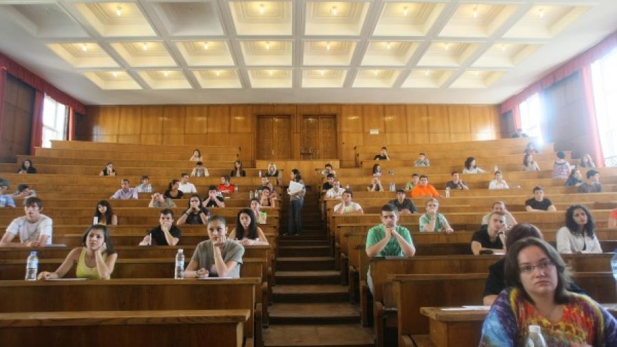 Почти 50% двойки на изпита по български за СУ