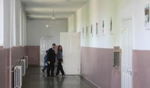 Когато не са на училище, момичетата все по-често запълват времето си със саморазправи