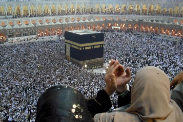 Без деца и възрастни в Мека заради грипа