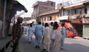 Пакистанската армия патрулира в Мингора, главният град в долината Сват