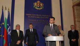 Министърът на отбраната Николай Младенов и новият ръководен екип