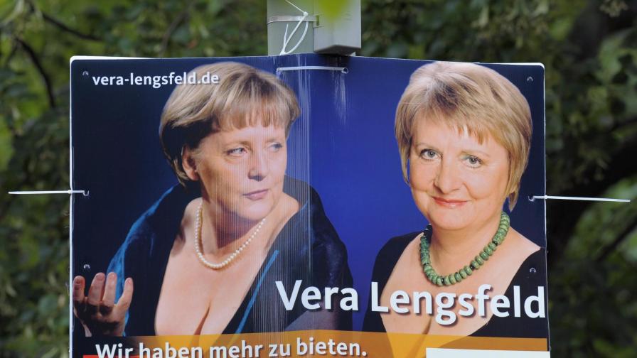 Меркел лъсна с дълбоко деколте предизборно