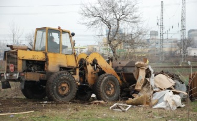 Девет полицаи пострадаха след разпра с роми в Кюстендил