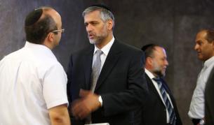 Политическите лидери в Израел осъдиха статията като "антисемитска".