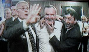 Босненската телевизия FTV показа на 11 юни т.г. кадри видеокадри с Младич (в средата), заснети 'през последното десетилетие'