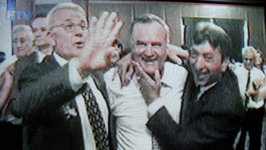 Босненската телевизия FTV показа на 11 юни т.г. кадри видеокадри с Младич (в средата), заснети 'през последното десетилетие'