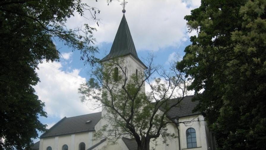Църквата в с. Колинани носи името на унгарския крал светец Ищван