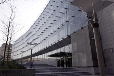 Търси се: Връстници на демокрацията