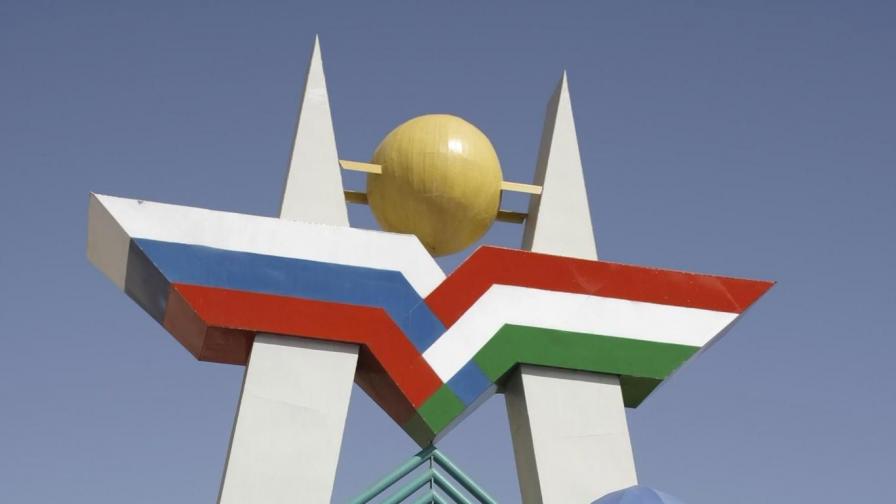 Таджикистан спира да говори на руски