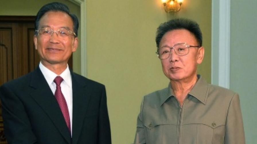 Китайският премиер Вън Цзябао (вляво) и севернокорейският лидер Ким Чен-ир