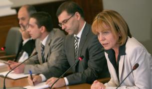 На прсконференция след заседанието на правителството днес говориха министрите Симеон Дянков, Йорданка Фандъкова и Тотю Младенов