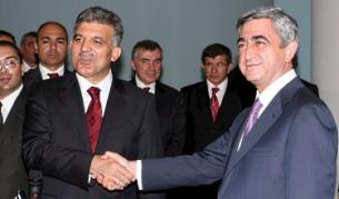 Турският президент Абдуа Гюл и арменският му колега Серж Саркисян при срещата им в Ереван на 6 септември