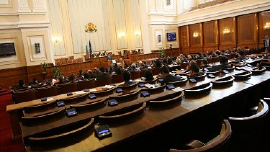 Депутатите все пак бягат от работа