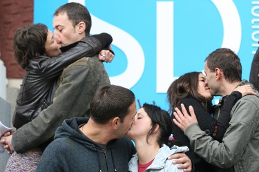 Мъжете гледат лицето, не тялото