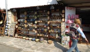 Приходите от търговия през август падат с 19,1%