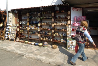 Приходите от търговия през август падат с 19,1%