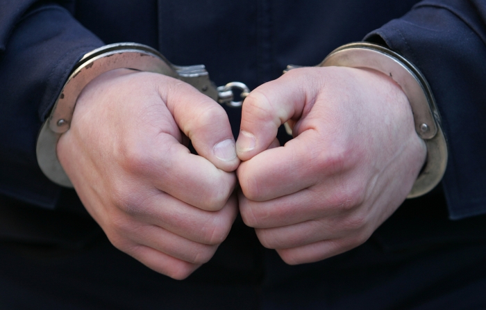 Уволняват полицаи за секс с 16-годишна