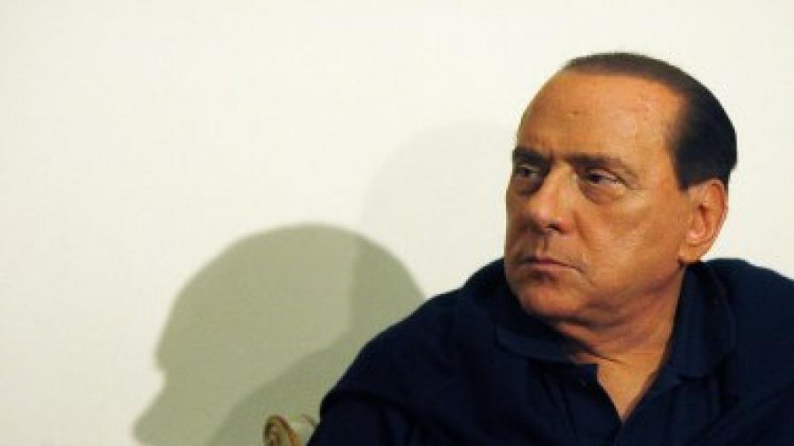 "Таймс": Комунисти плашат Берлускони със смърт