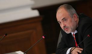 Кога ще се замразяват пенсии и заплати