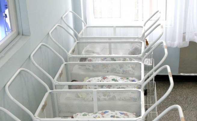 Жена роди близнаци в две различни болници