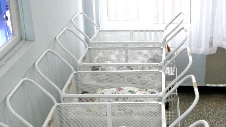 Жена роди близнаци в две различни болници