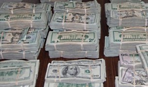 Рубини: Назрява нова криза заради евтиния долар