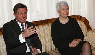 Словениският премиер Борут Пахорс и колегата му от Хърватия Ядранка Косор