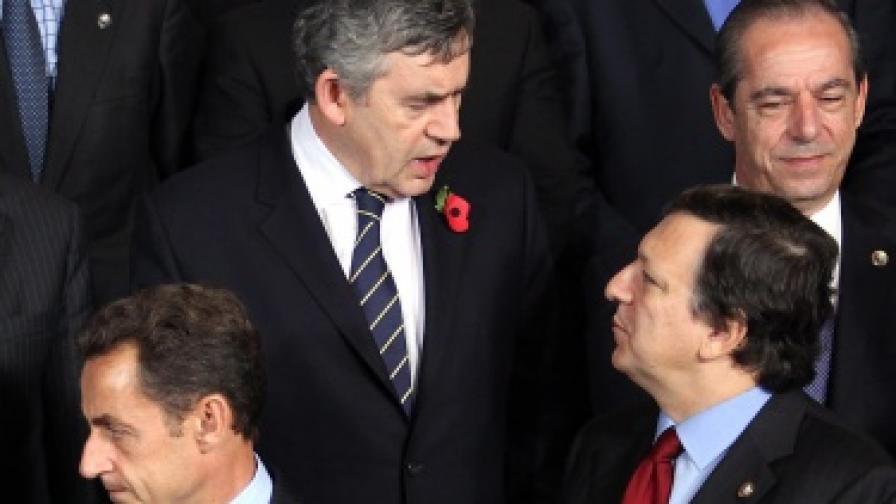 Френският президент Никола Саркози, британският премиер Гордън Браун и председателят на ЕК Жозе Барозу