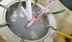 Контейнер за съхраняване на замразени яйцеклети