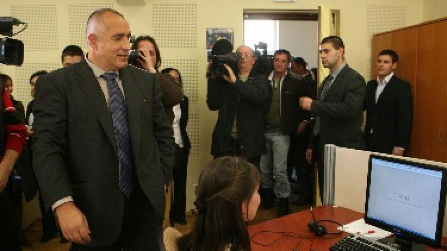 В началото на месеца премиерът Борисов откри национална телефонна линия с единен европейски номер 116 111, предназначена за деца в риск