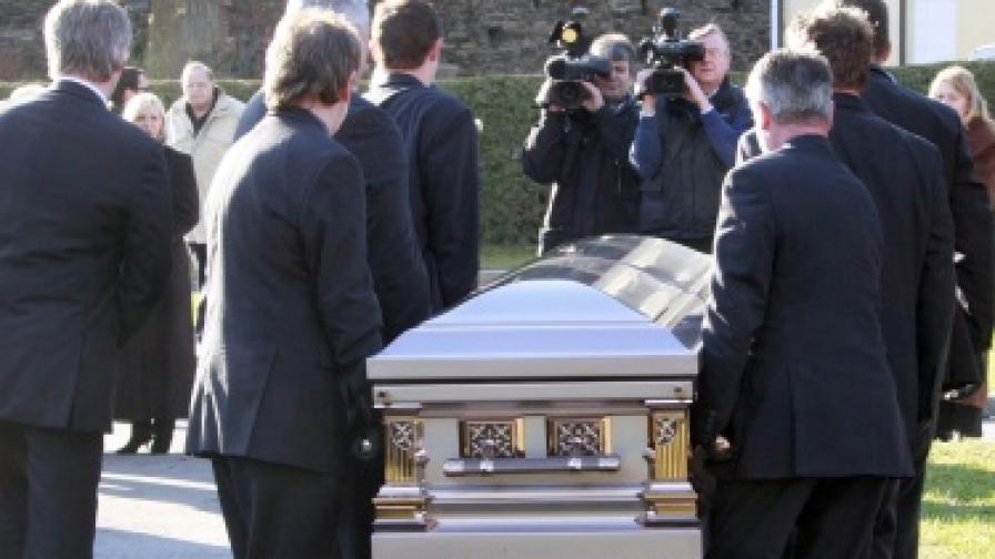 Повторната церемония по погребението Фридрих Карл Флик, извършена на 3 декември 2009 г.