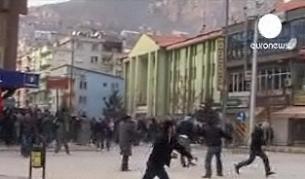 Безредици в Турция след забраната на прокюрдска партия