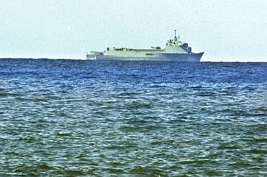 Издирват десетки моряци от потънал в Средиземно море кораб