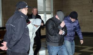 Съдът остави петима нагли в ареста