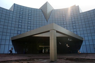 Местят НИМ във военния НДК?