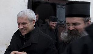 Тадич на влизане в манастира